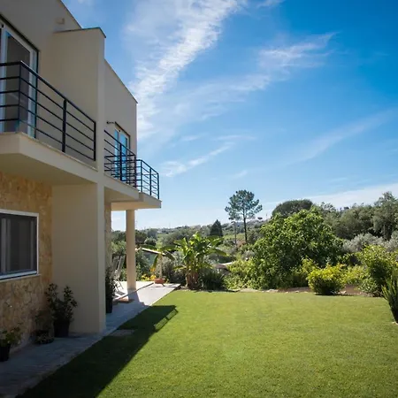 Casa Gemeos * Алкобаса